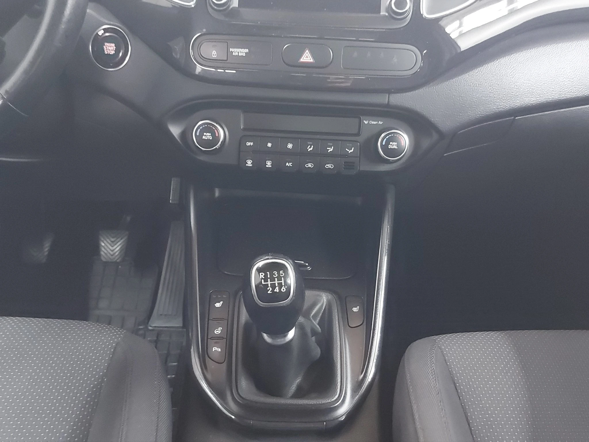 Kia-Carens-image-13