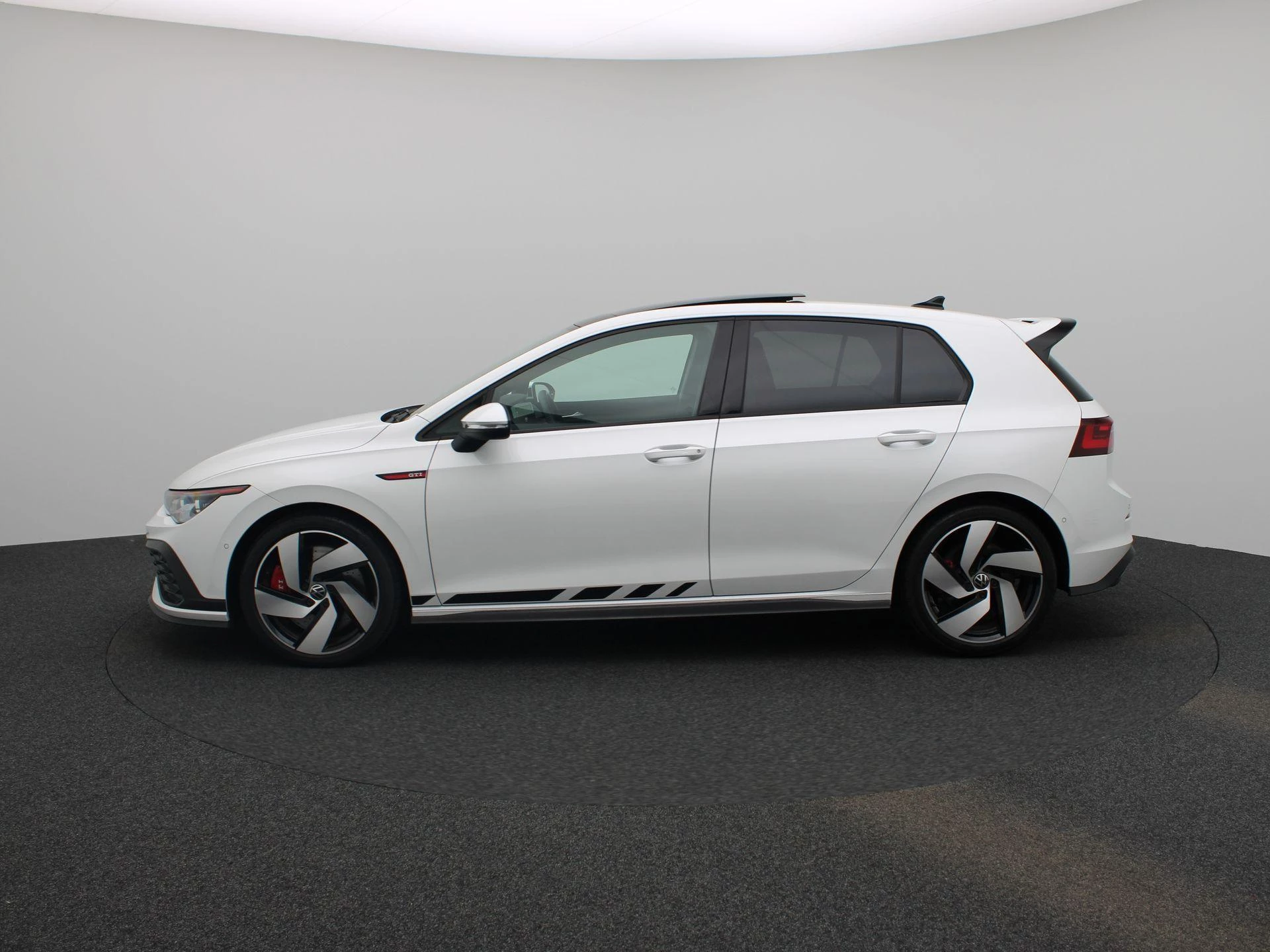 Volkswagen-Golf-image-3