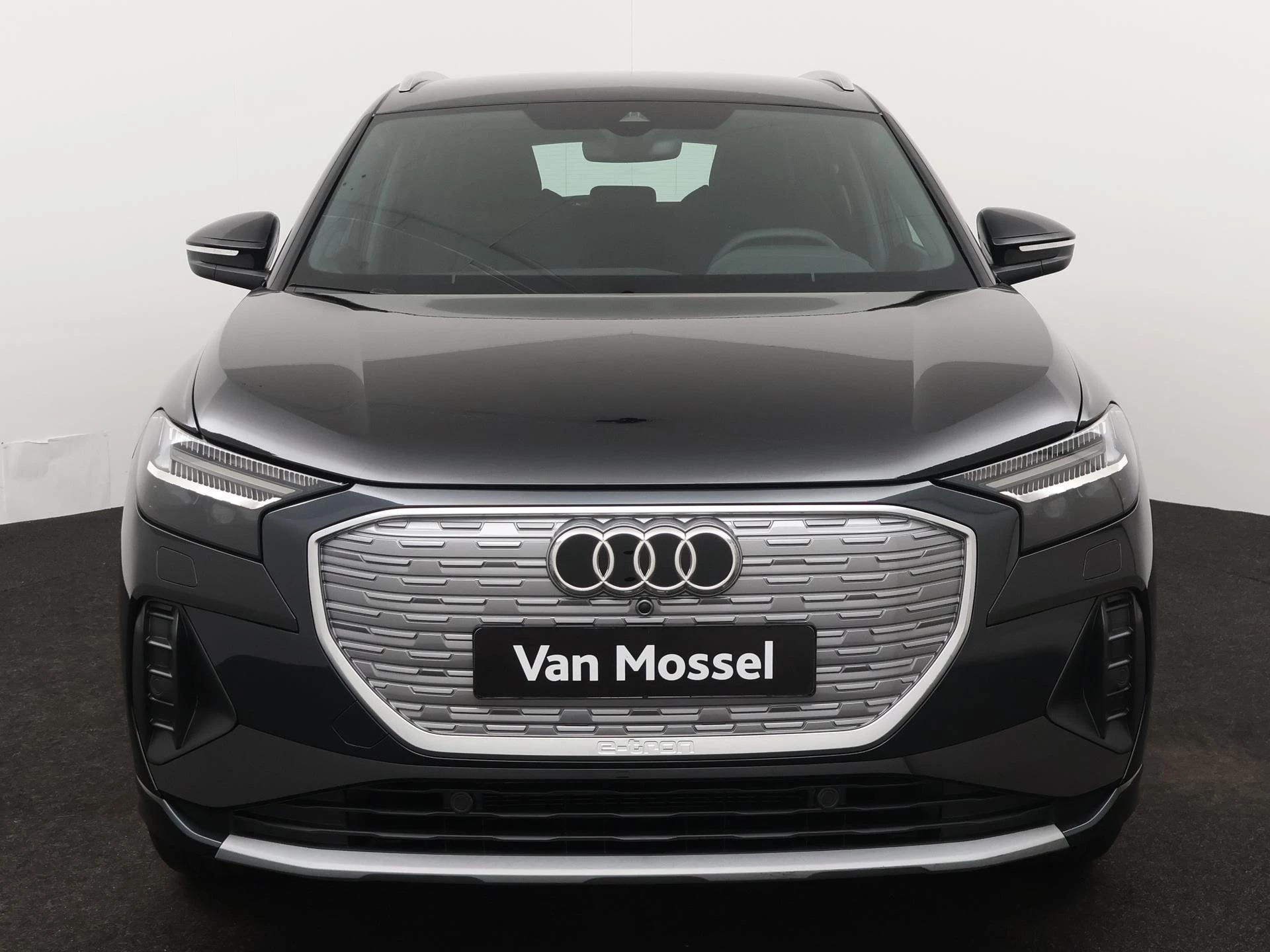 Audi-Q4 e-tron-image-1