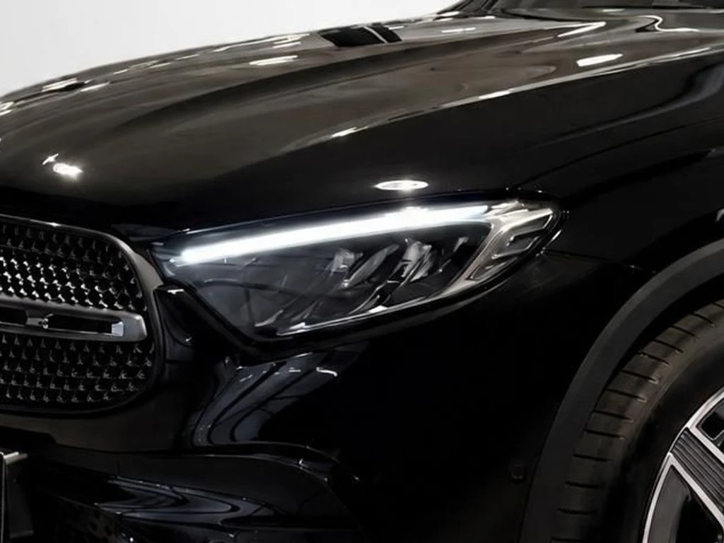 Mercedes-Benz-GLC 300 d-image-4