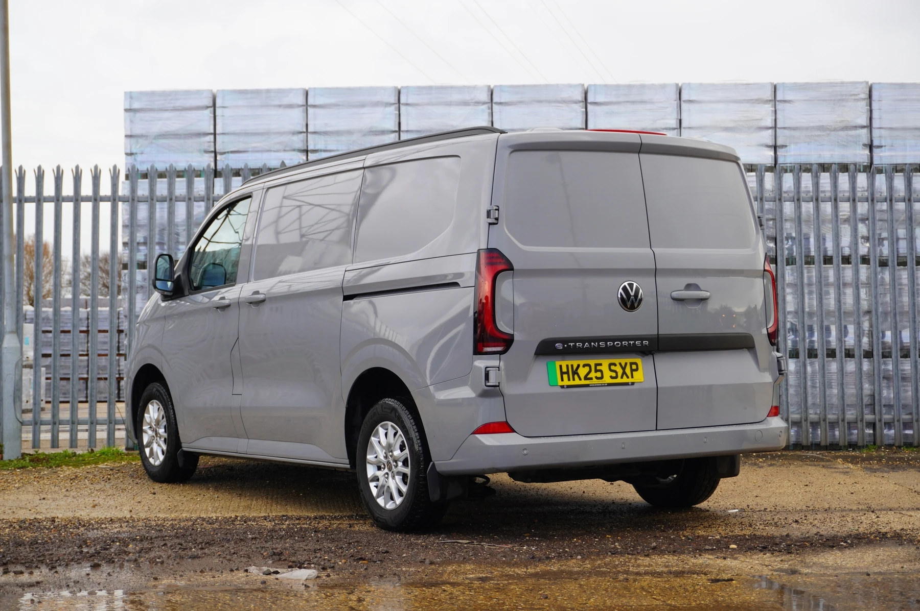Volkswagen-Transporter-image-2