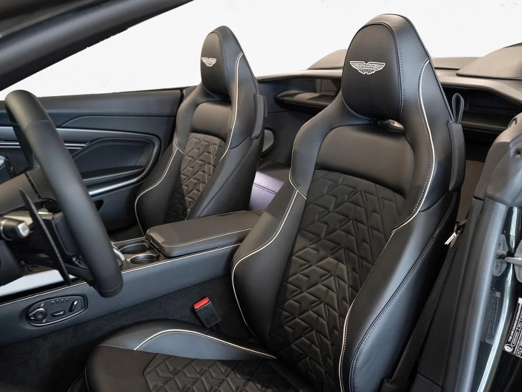 Aston Martin-Vanquish-image-12