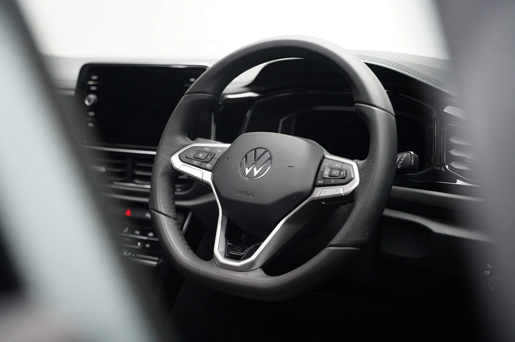Volkswagen-T-Roc-image-16
