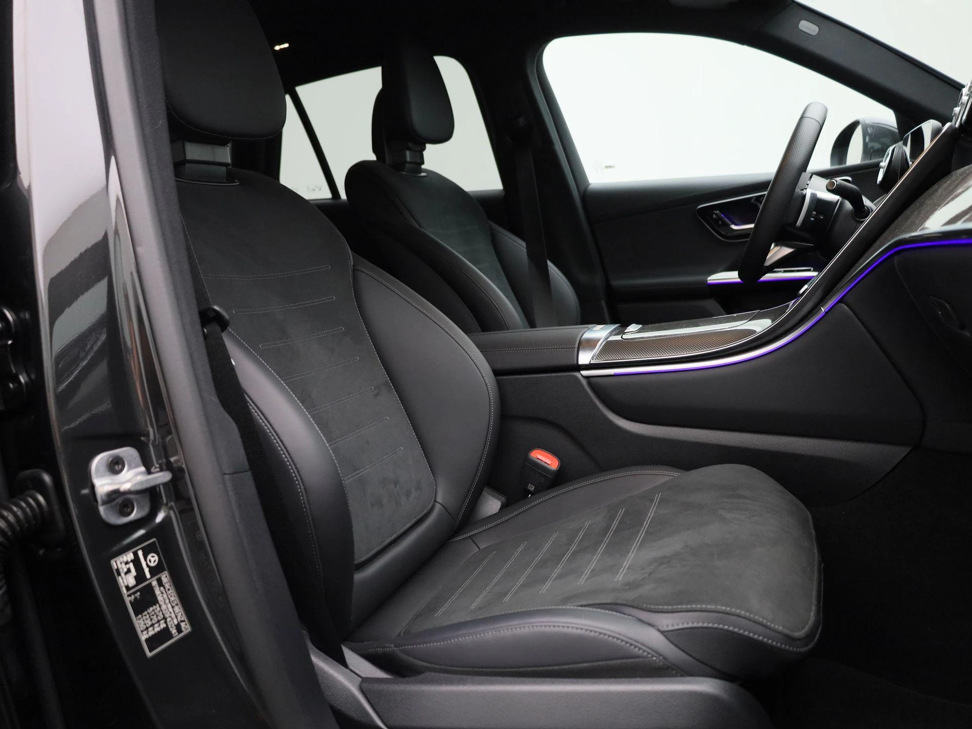 Mercedes-Benz-GLC-image-38