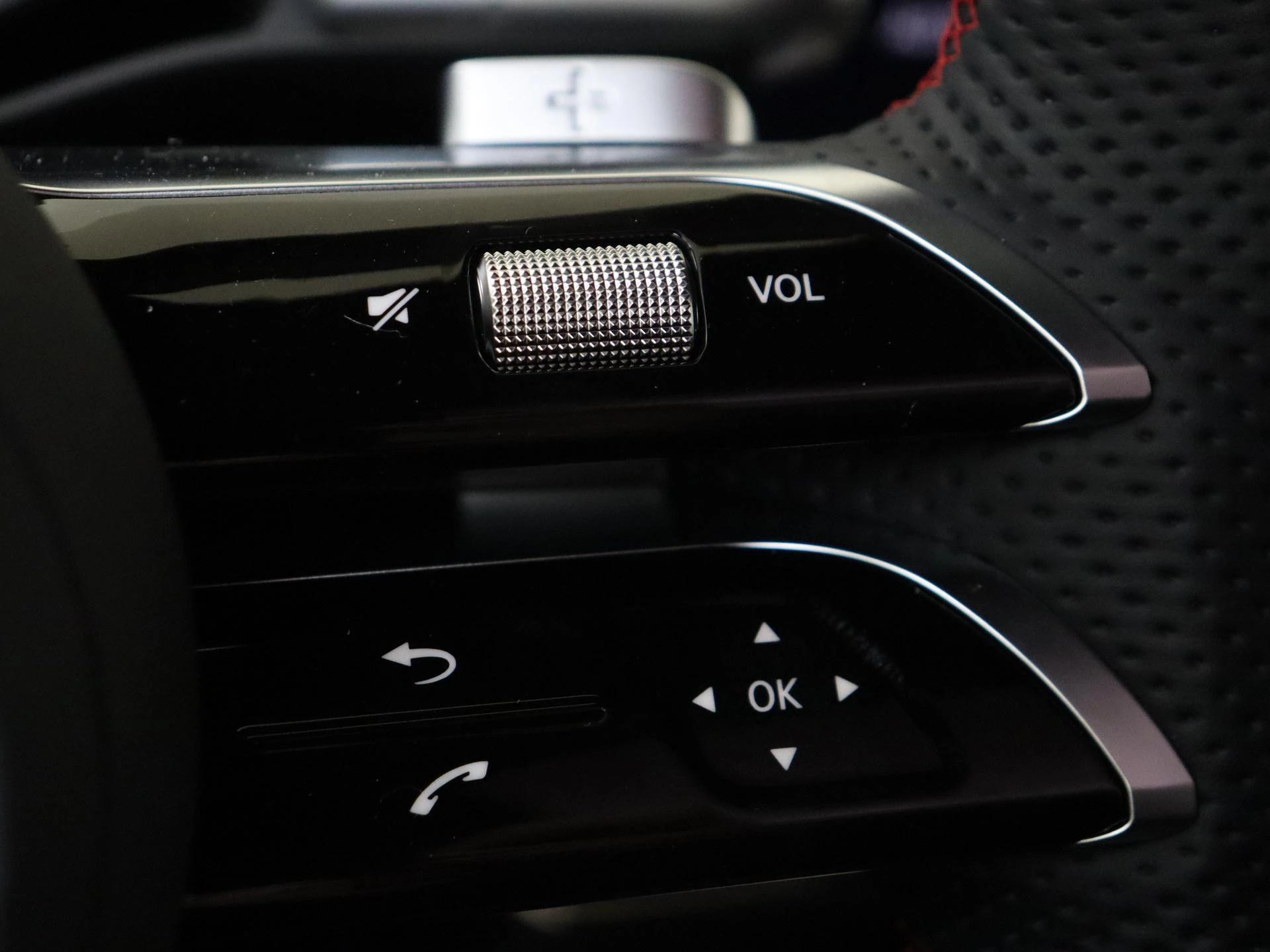 Mercedes-Benz-GLB-image-15
