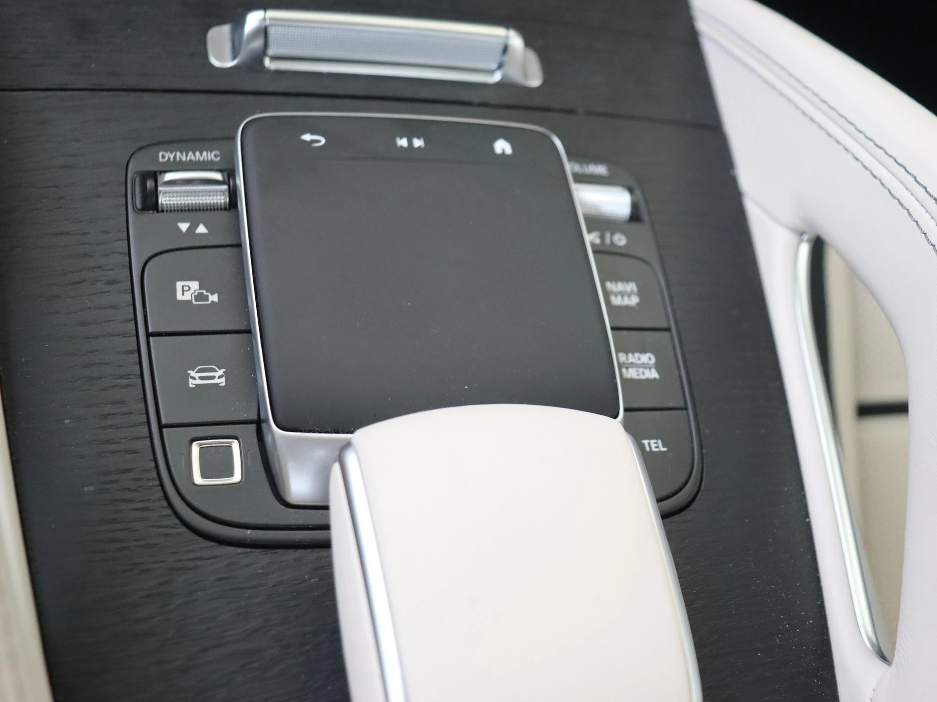 Mercedes-Benz-GLE-image-24