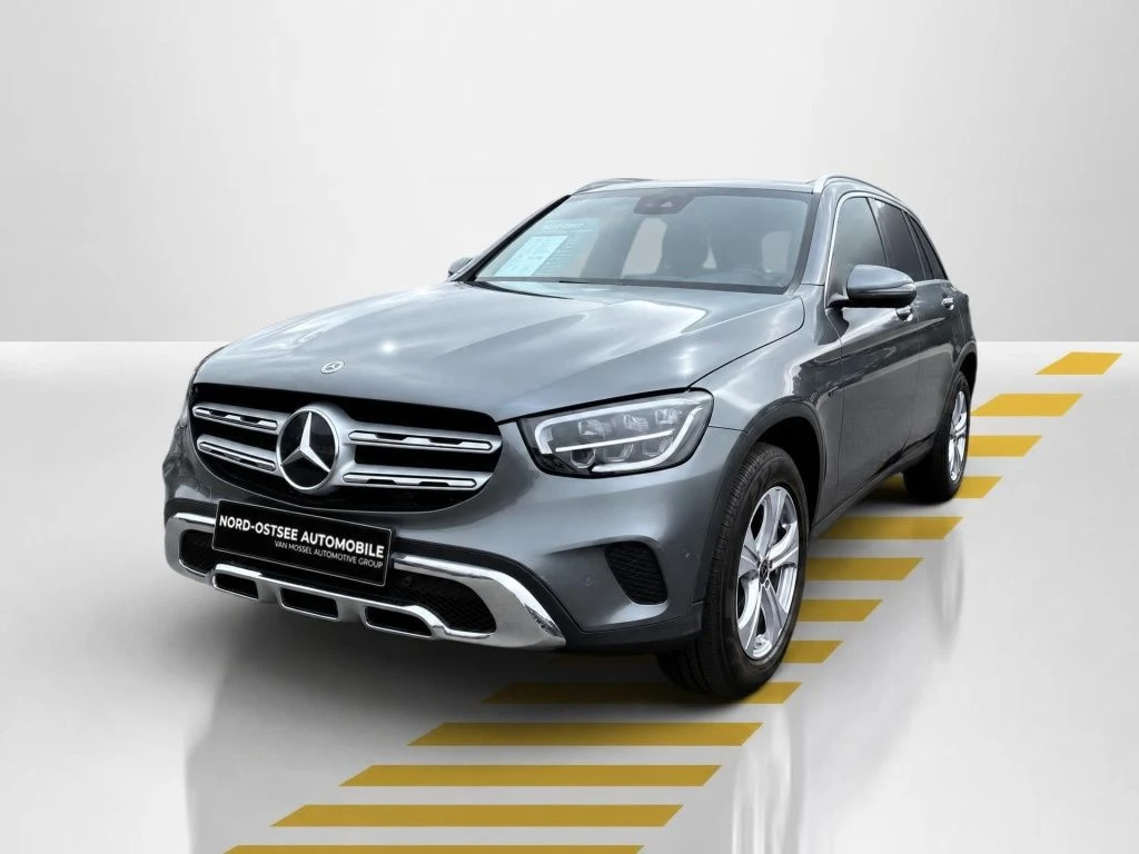 Mercedes-Benz-GLC 300 de-image-1