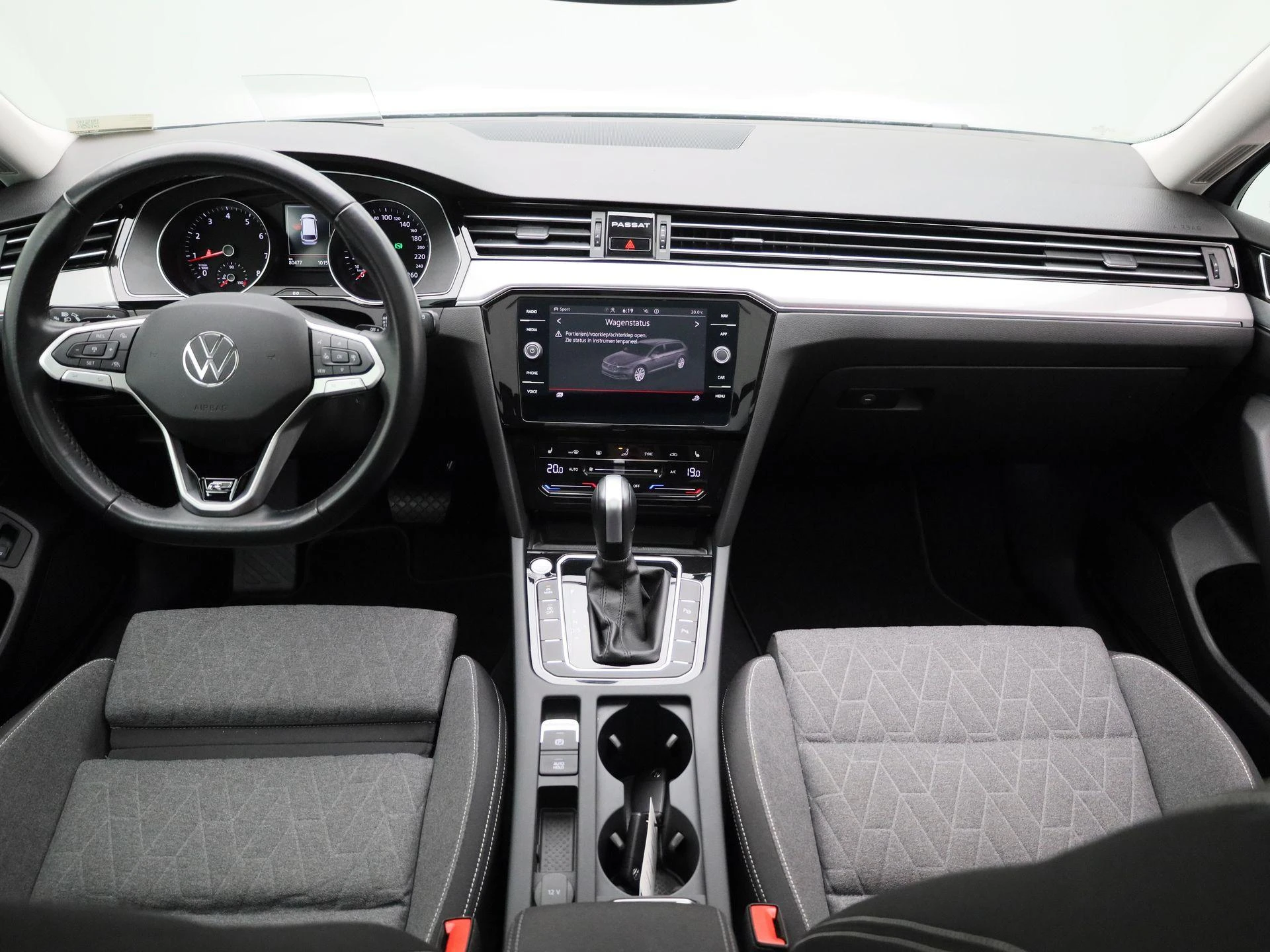 Volkswagen-Passat-image-7