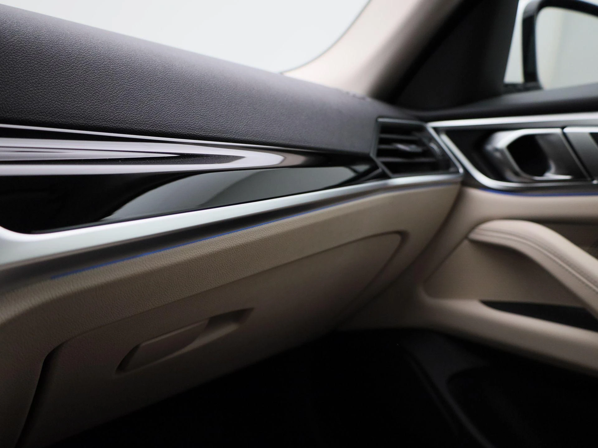 BMW-i4-image-24