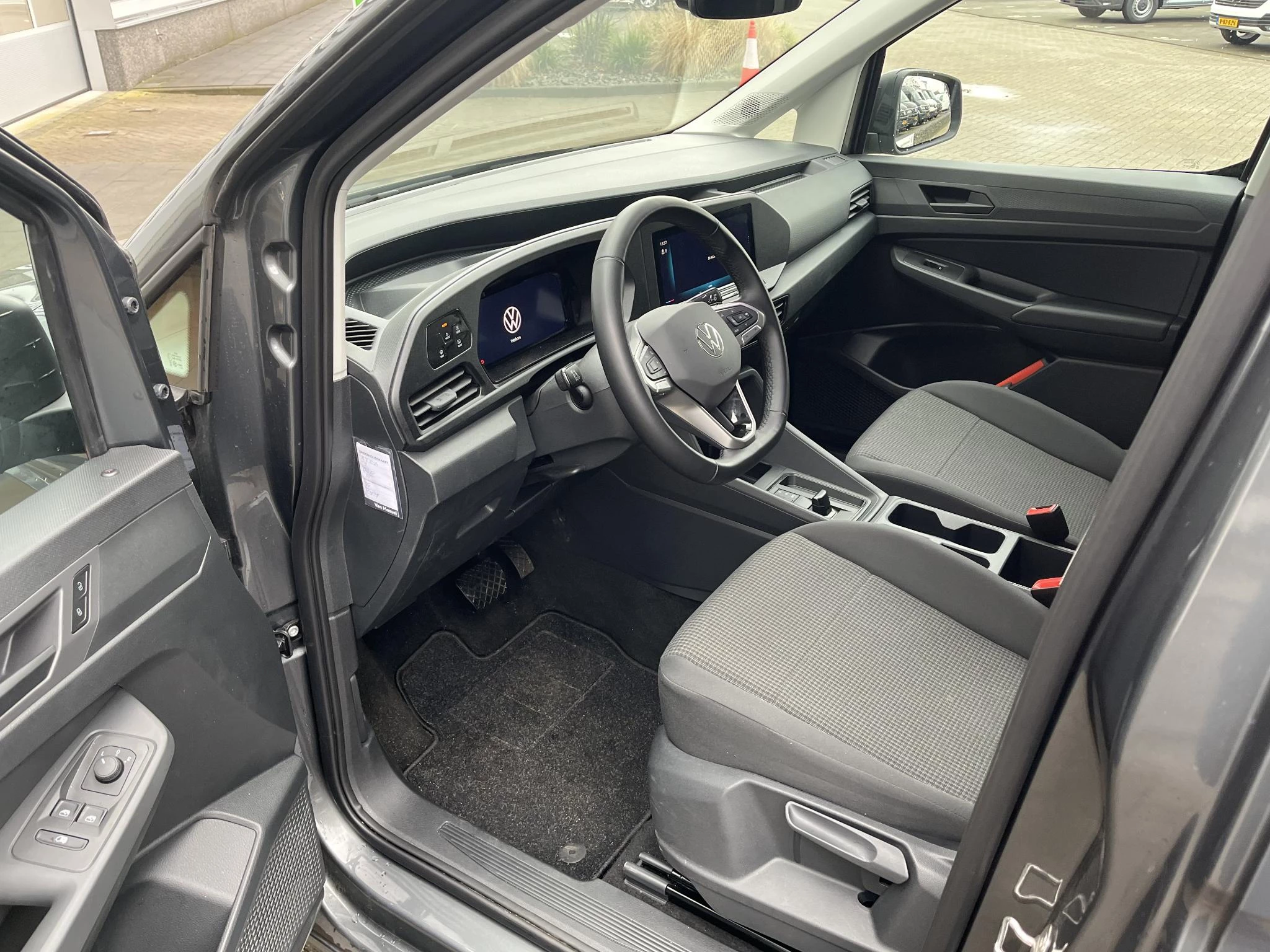 Volkswagen-Caddy-image-6