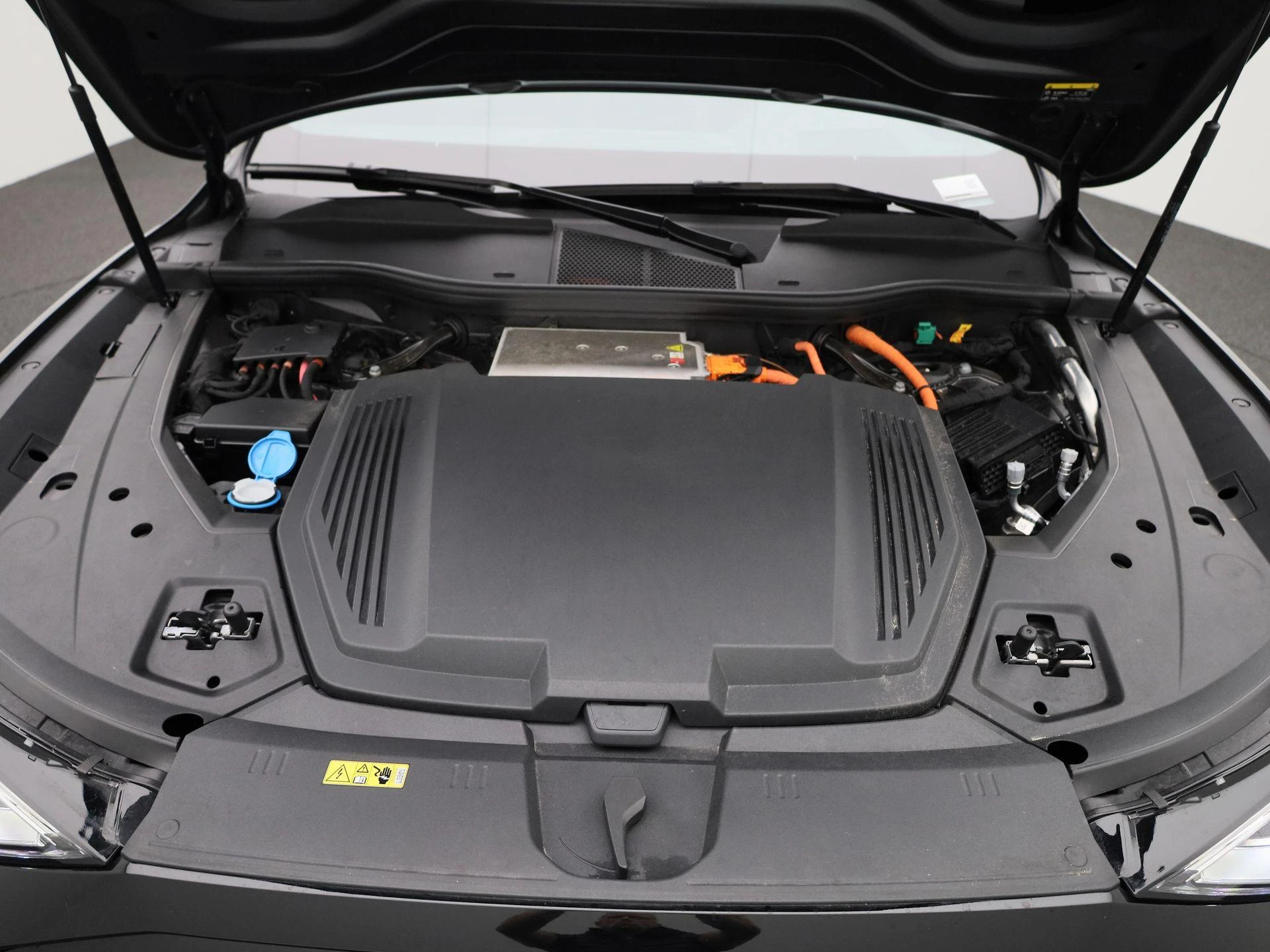 Audi-Q8 Sportback e-tron-image-49