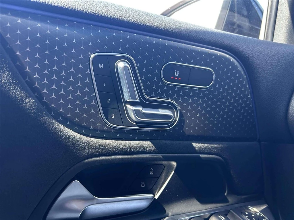 Mercedes-Benz-EQB-image-10