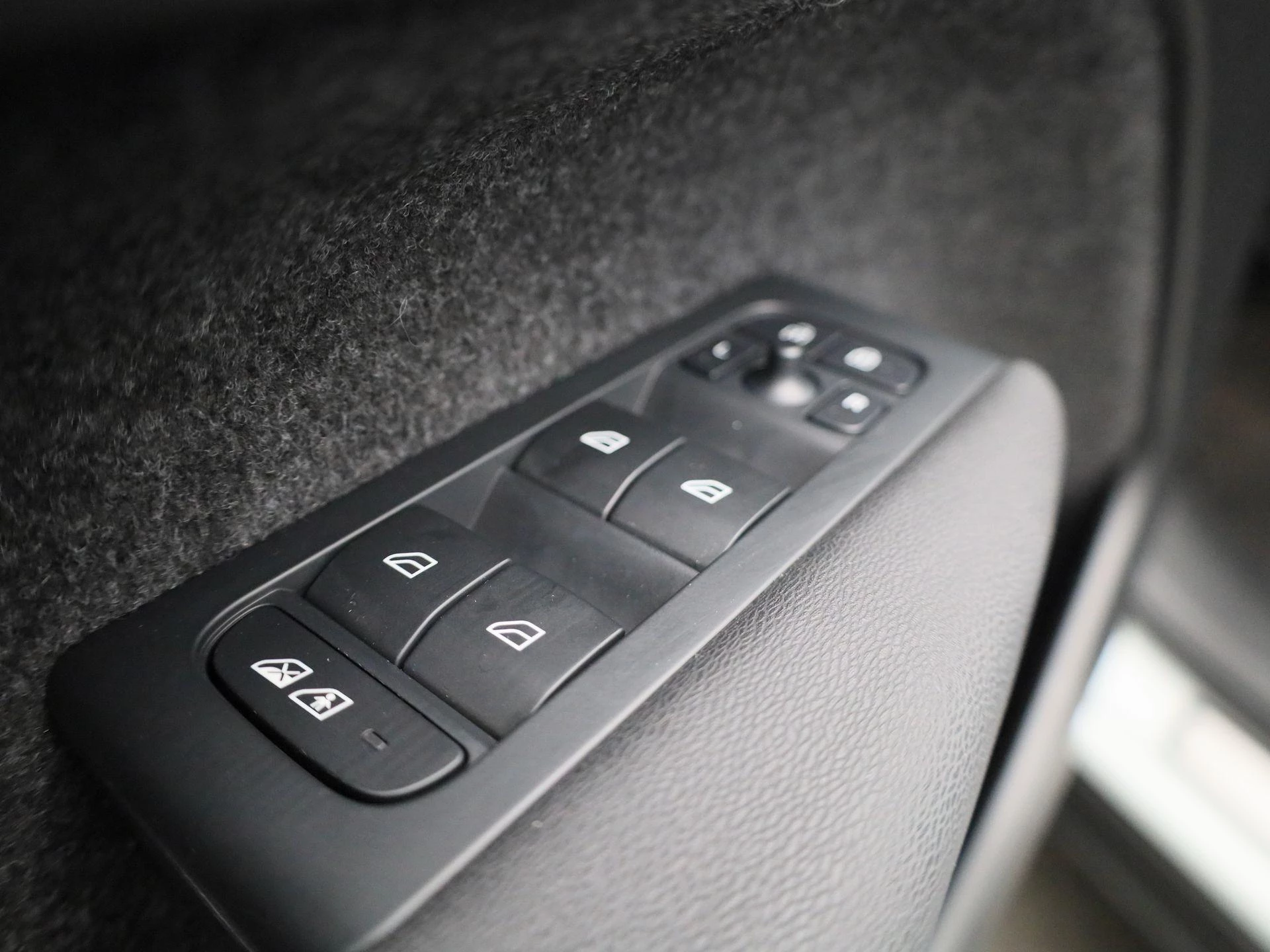 Volvo-C40-image-30