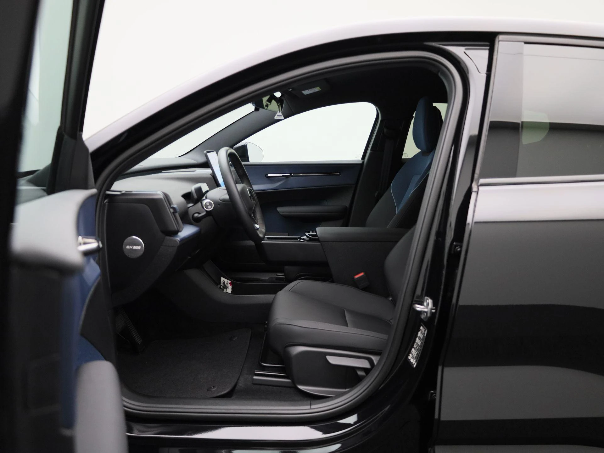 Volvo-EX30-image-8