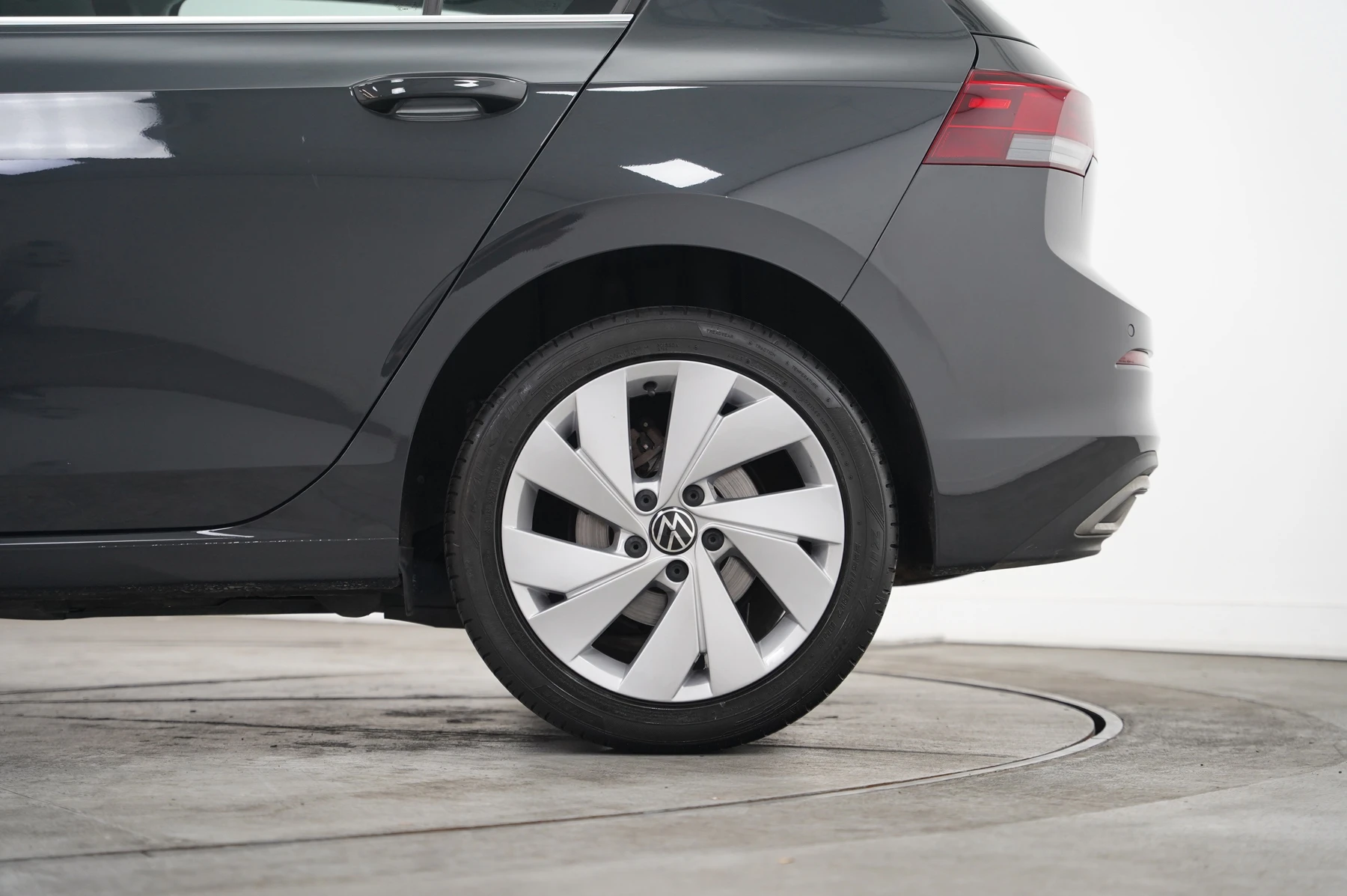 Volkswagen-Golf-image-22