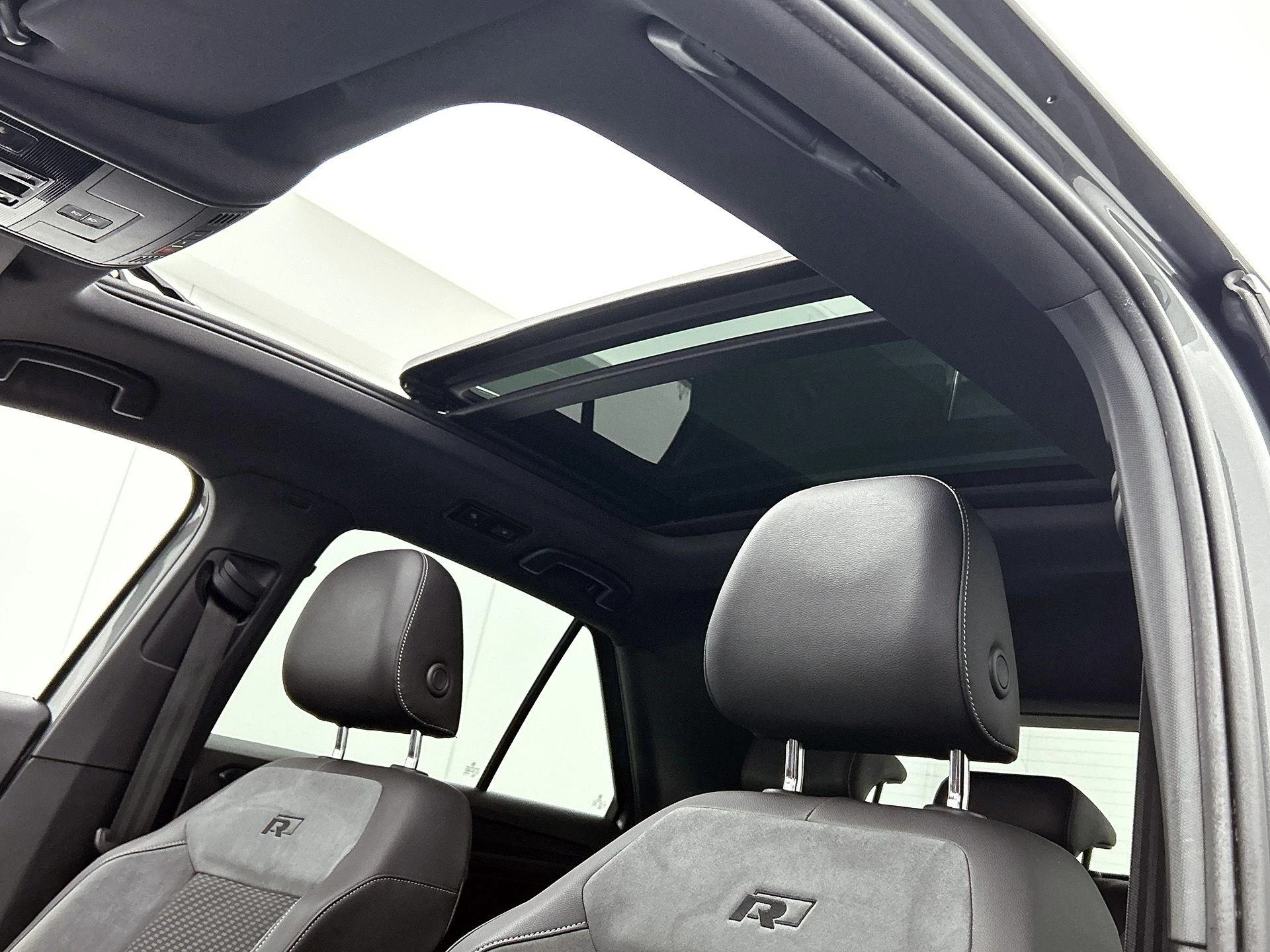 Volkswagen-T-Roc-image-30