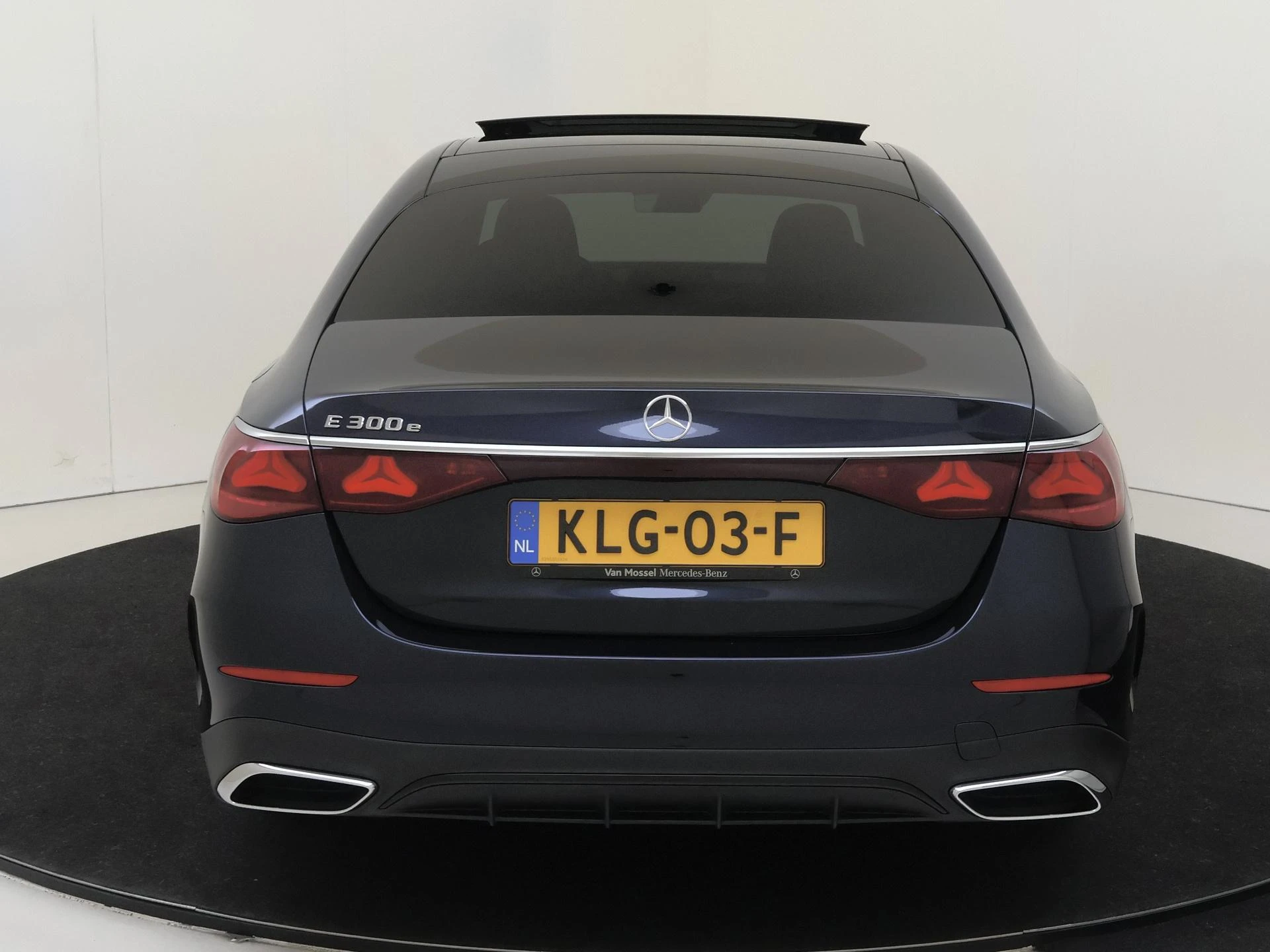 Mercedes-Benz-E-Klasse-image-6