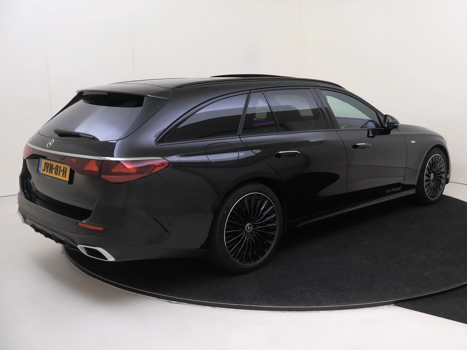 Mercedes-Benz-E-Klasse-image-3