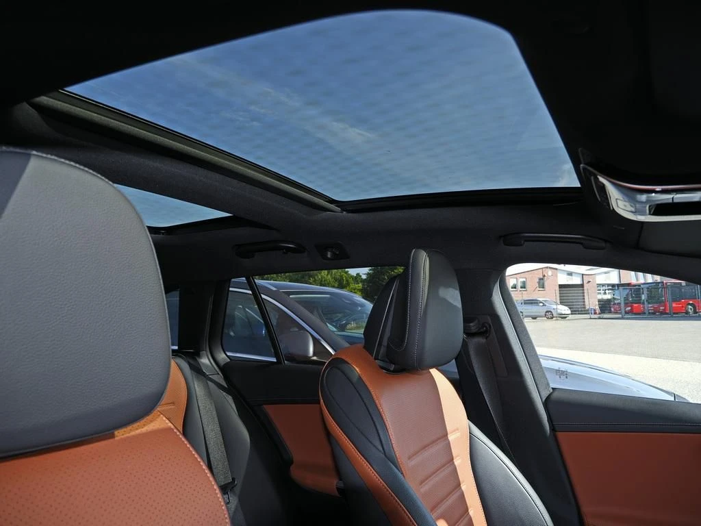 Mercedes-Benz-C-Klasse 300-image-14