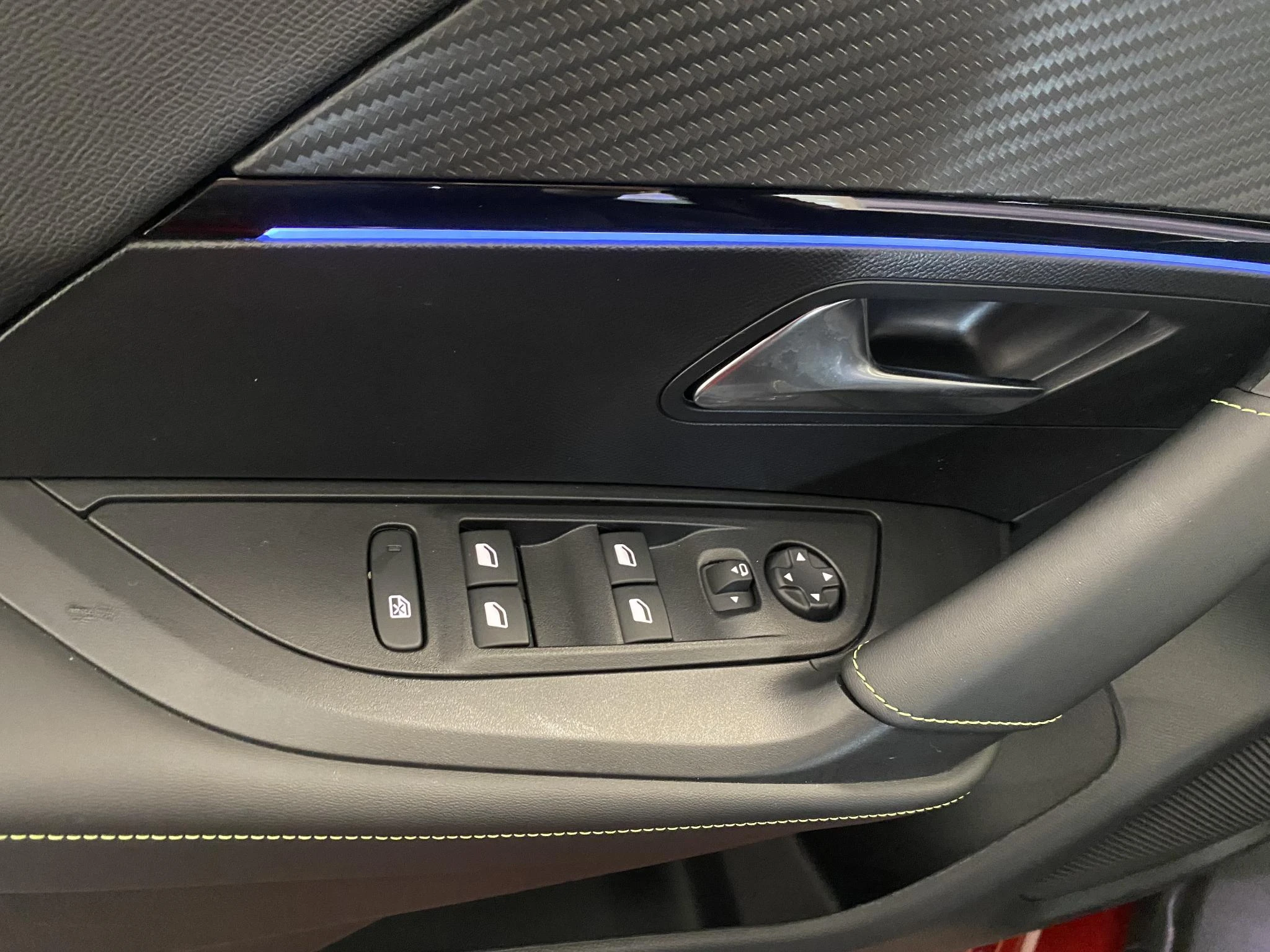 Peugeot 2008 1.2 Hybrid 145 GT
