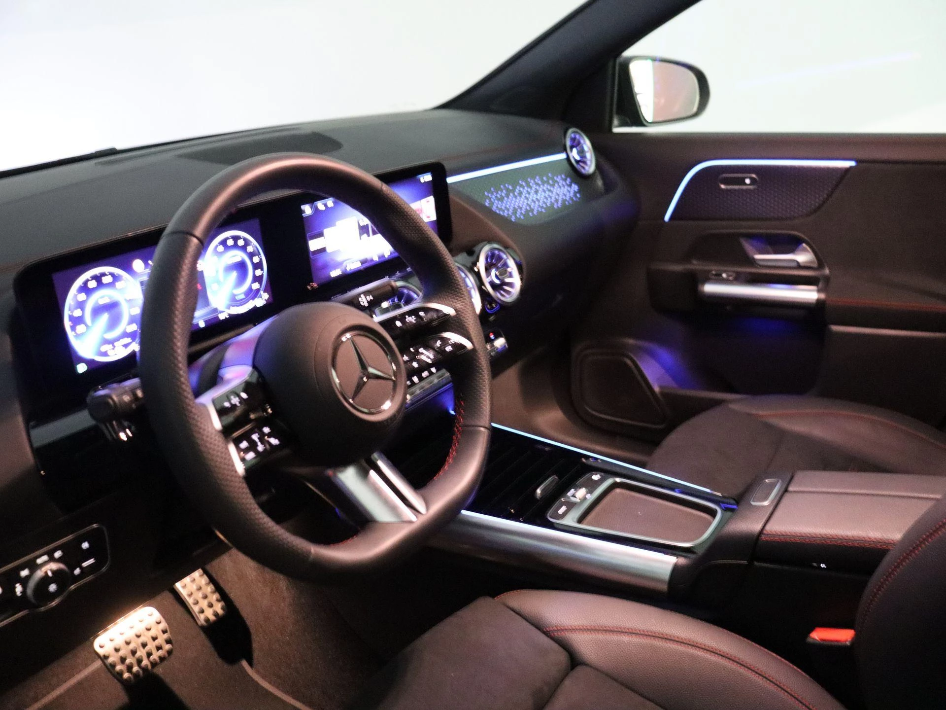 Mercedes-Benz EQA 250+ AMG Line + CARLAY + NIGHTPAKKET + CAMERA +