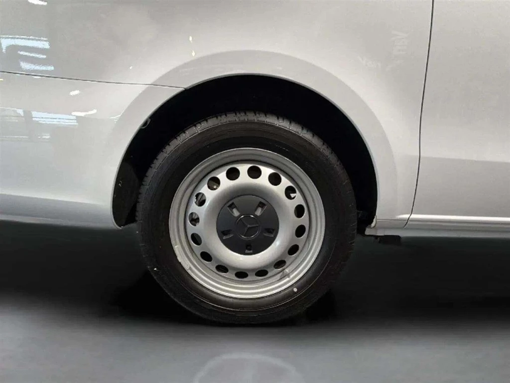 Mercedes-Benz-eVito-image-13