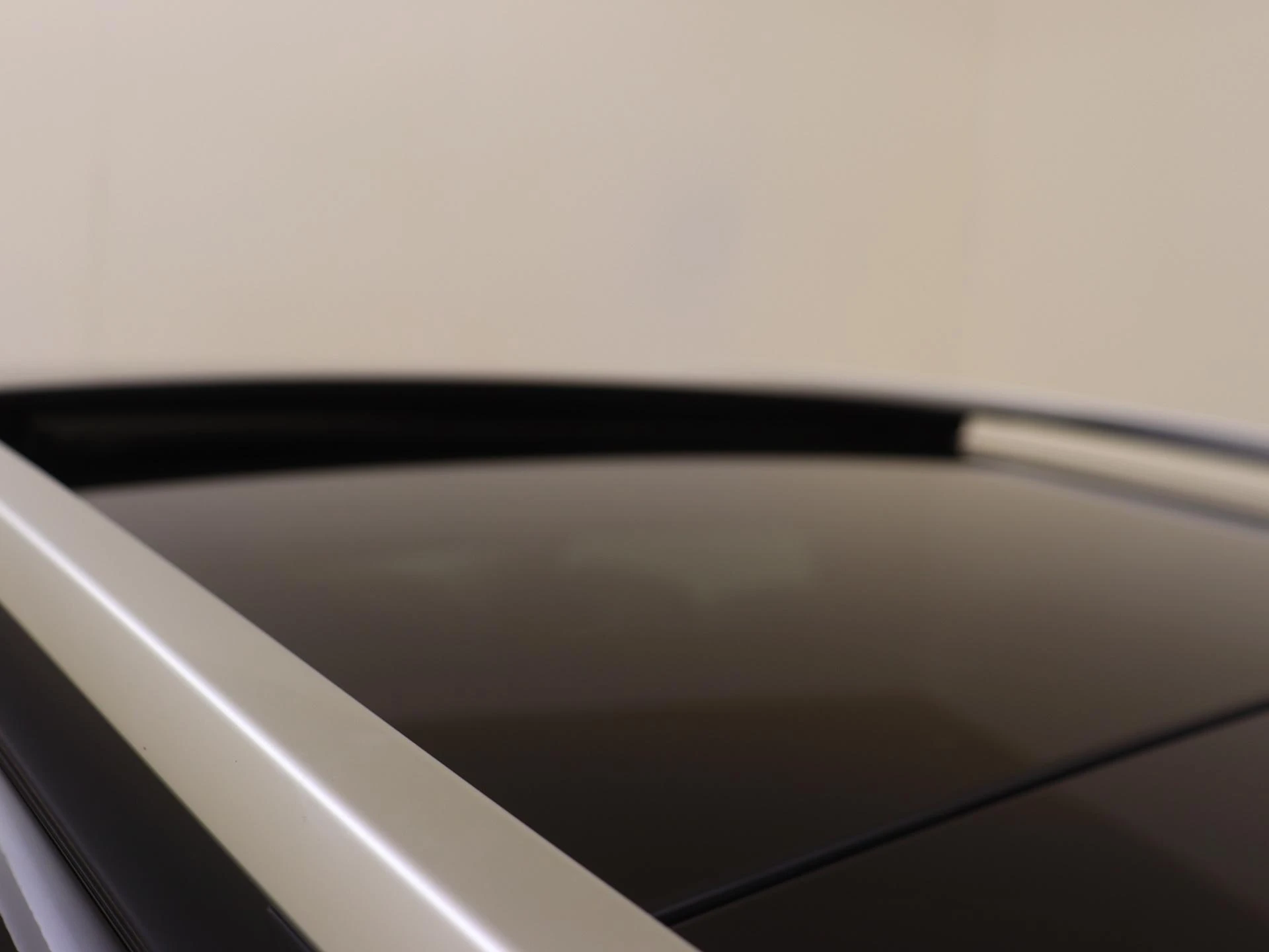 Mercedes-Benz-EQB-image-28