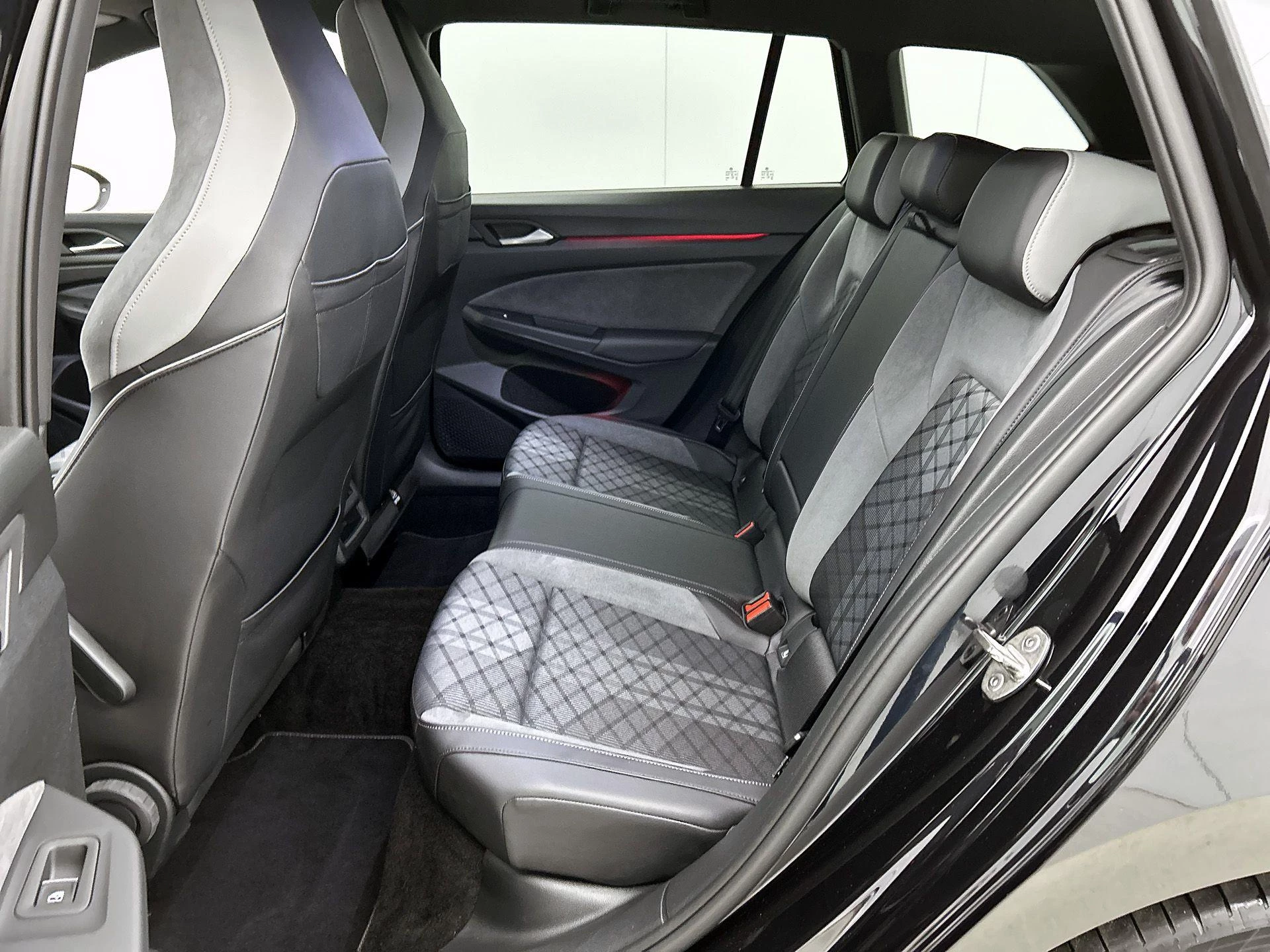 Volkswagen-Golf-image-26