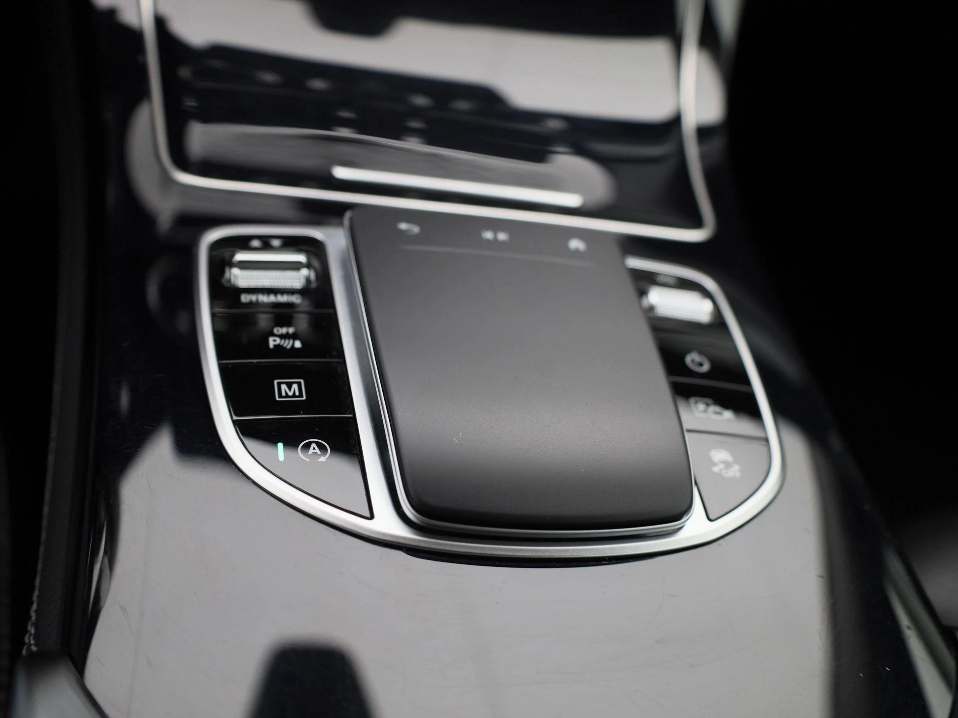 Mercedes-Benz-GLC-image-19