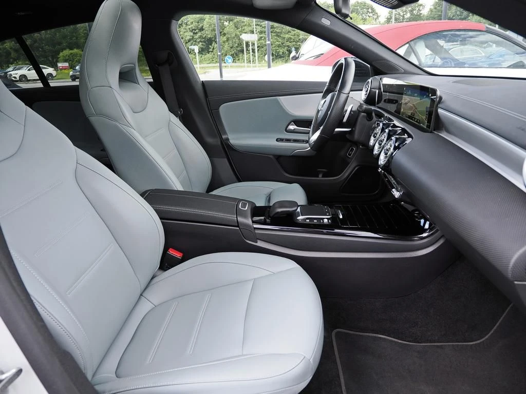 Mercedes-Benz-CLA 200 d-image-12