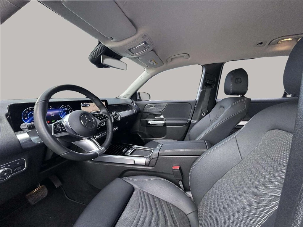 Mercedes-Benz-EQB-image-9