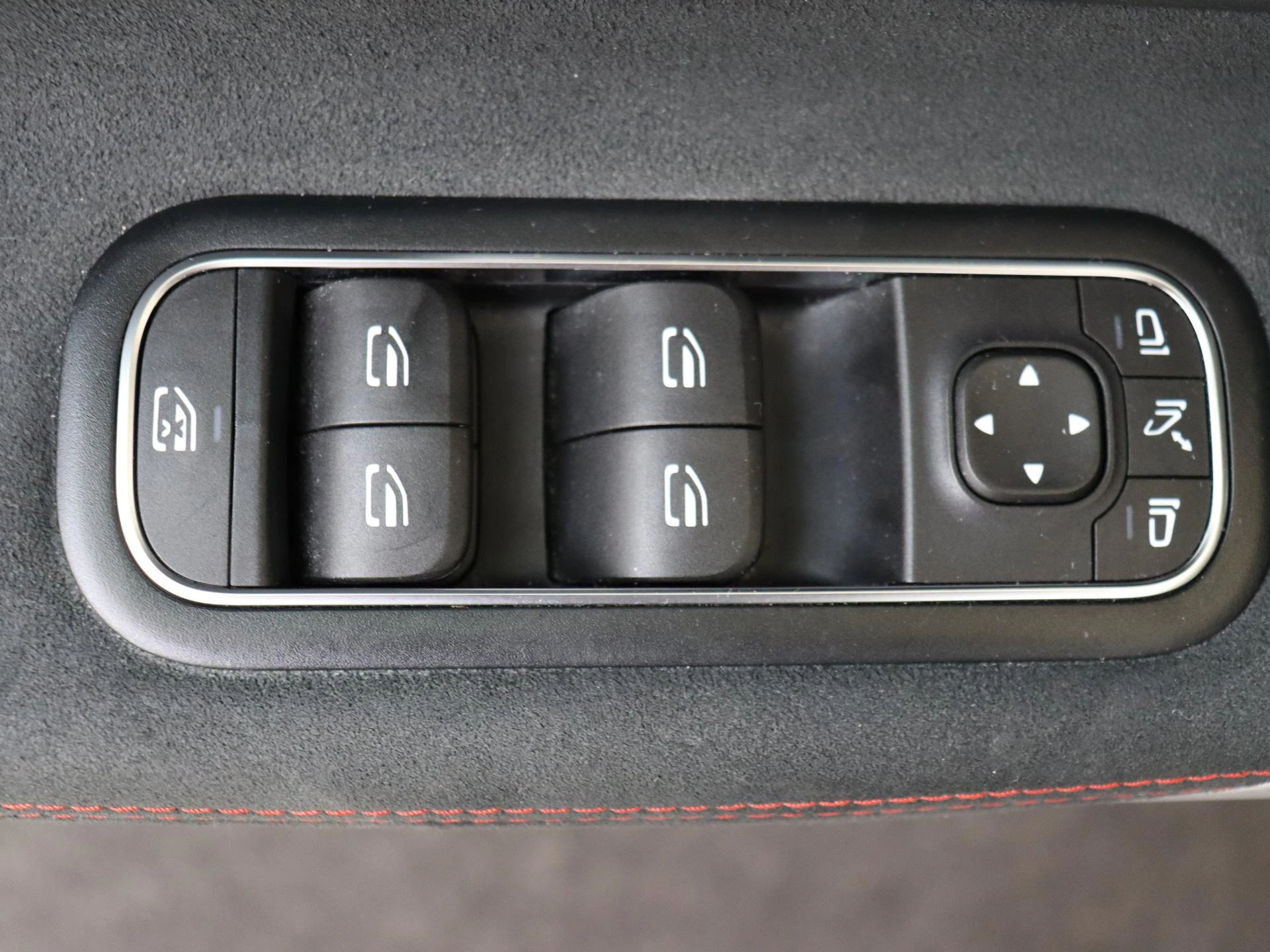 Mercedes-Benz-CLA-image-26