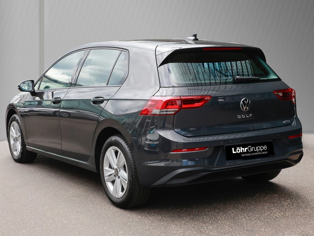 Volkswagen Golf VIII 1.5 eTSI DSG Life Navi/SHZ/LED