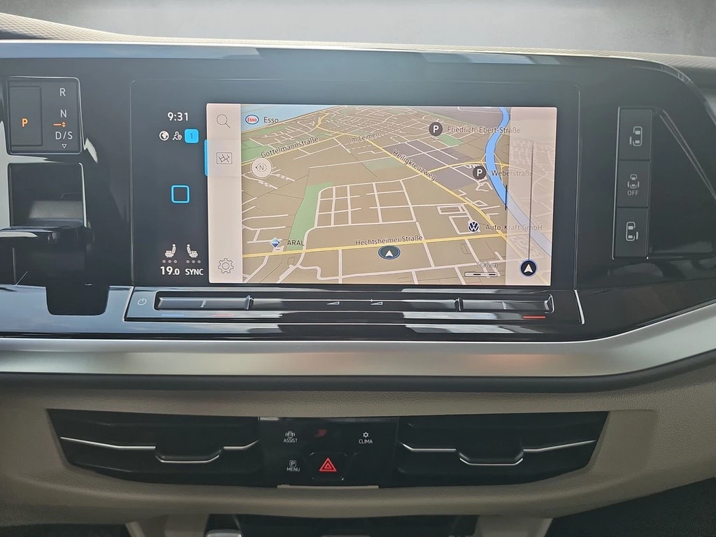 Volkswagen-Multivan-image-9