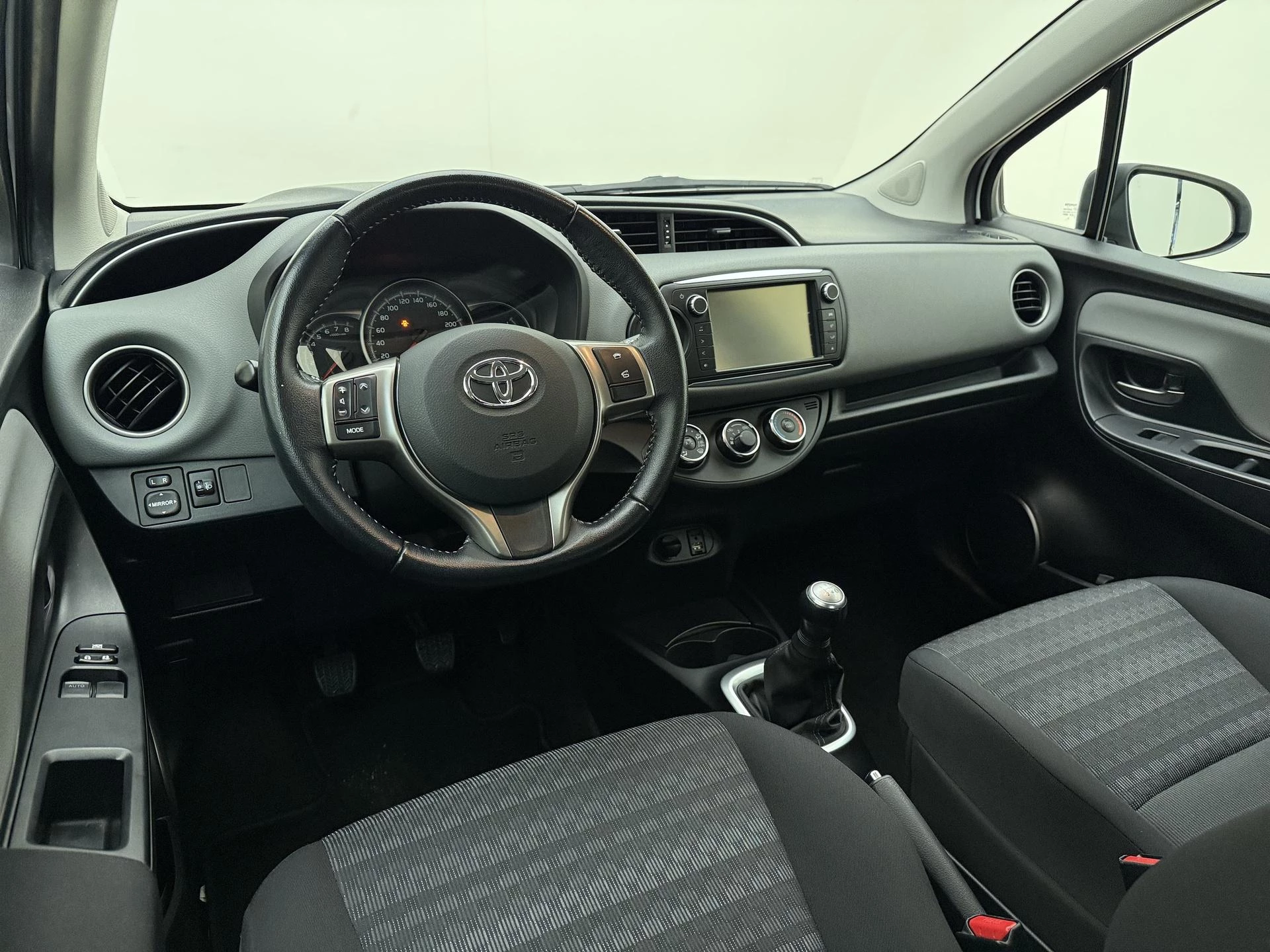 Toyota-Yaris-image-9