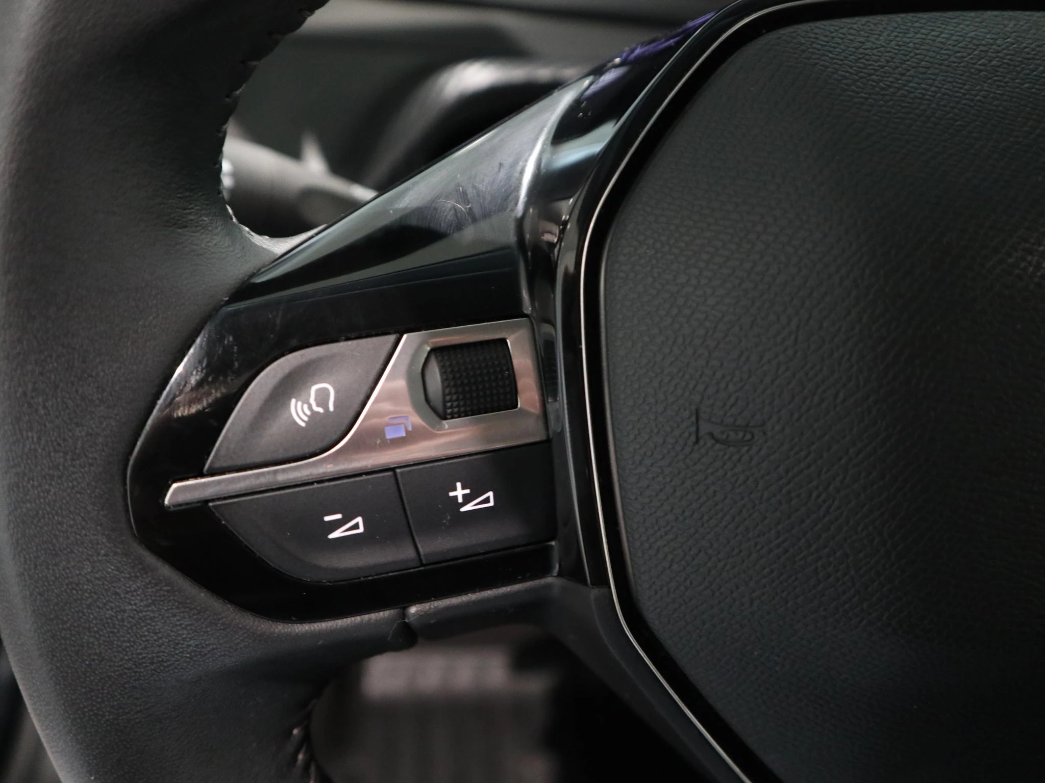 Peugeot-208-image-12
