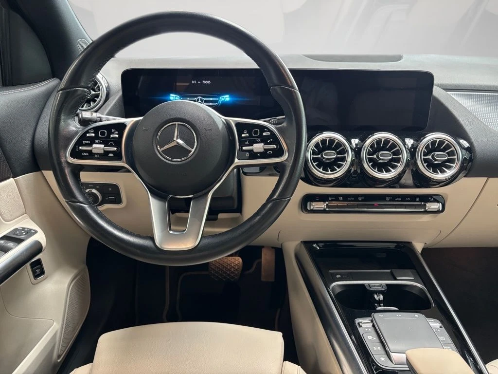 Mercedes-Benz-GLA 200 d-image-10