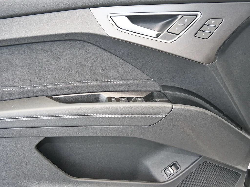 Audi--image-14