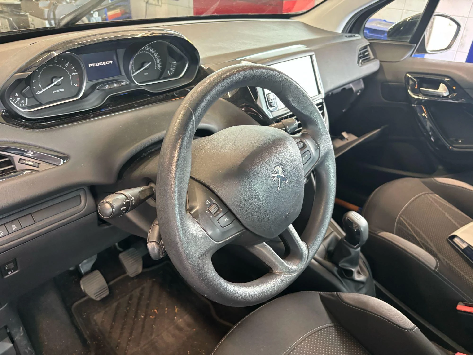 Peugeot-208-image-16