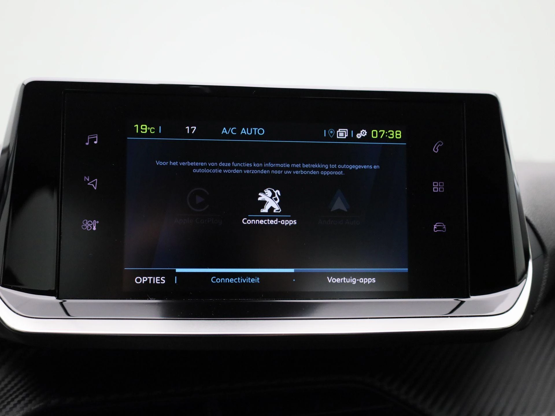 Peugeot-e-208-image-24