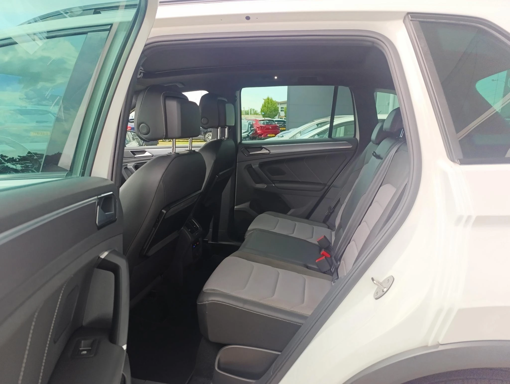Volkswagen-Tiguan-image-14