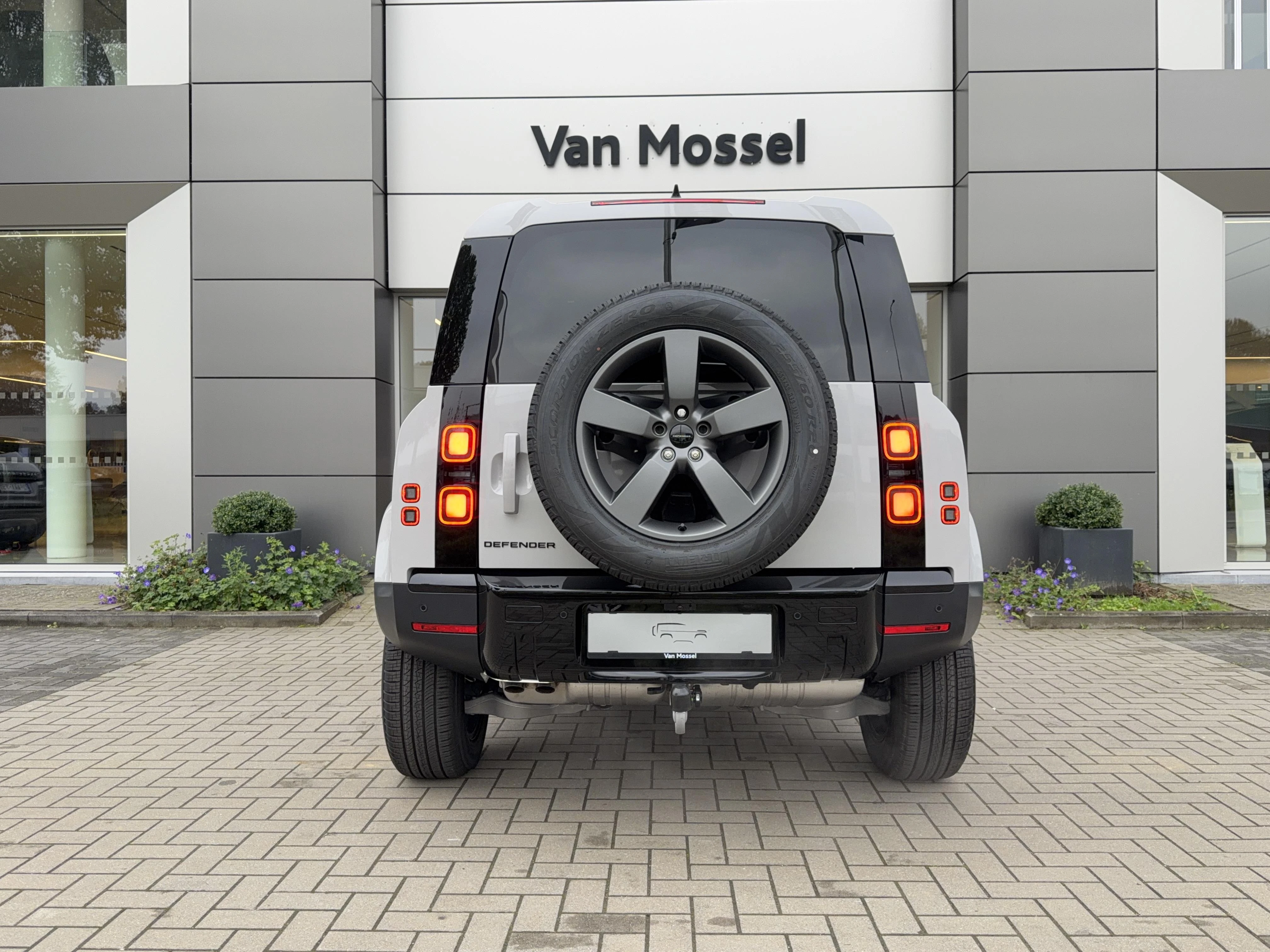 Land Rover-Defender-image-5