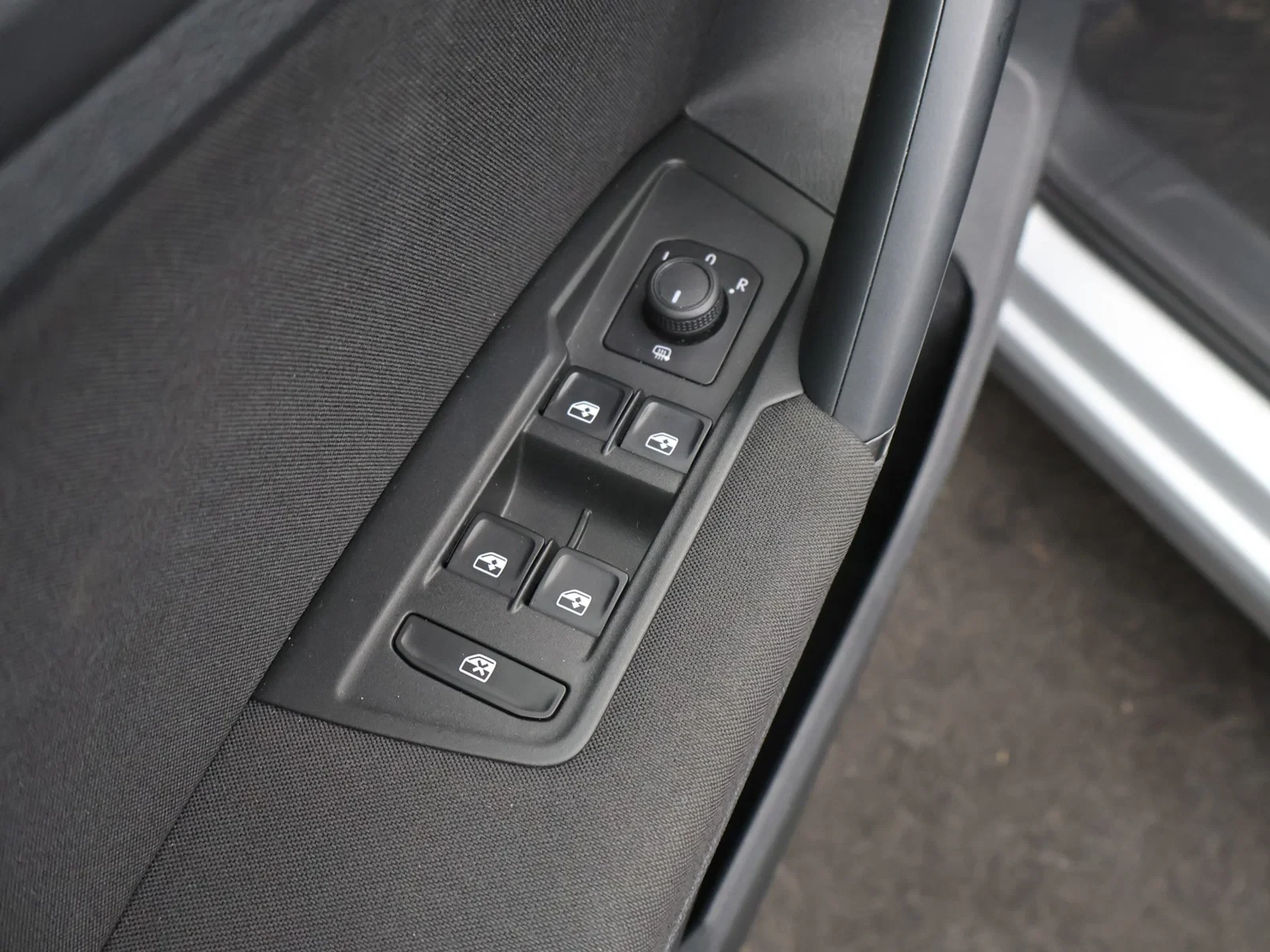 Volkswagen Tiguan Tiguan 1.5TSI Life 150PK *CAMERA*ACC*PDC*APP-CONNECT*ZETELVERWARMING*...*