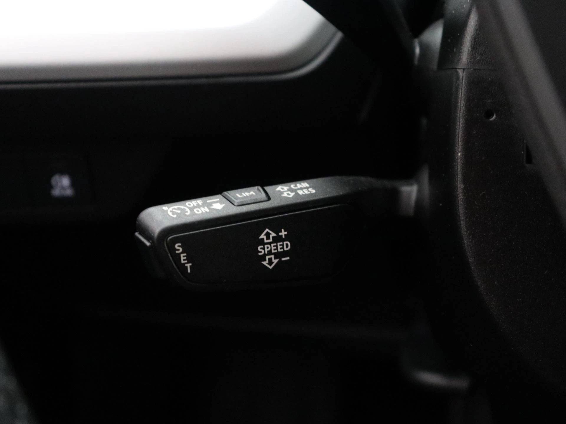 Audi-Q4 e-tron-image-14