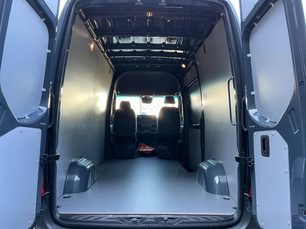 Mercedes-Benz-eSprinter 314-image-9