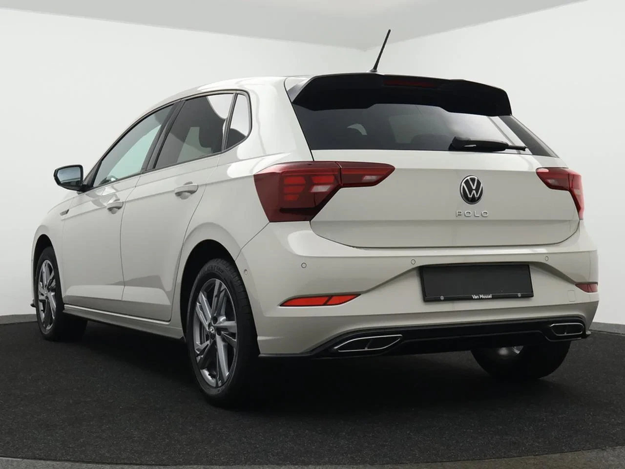Volkswagen-Polo-image-1