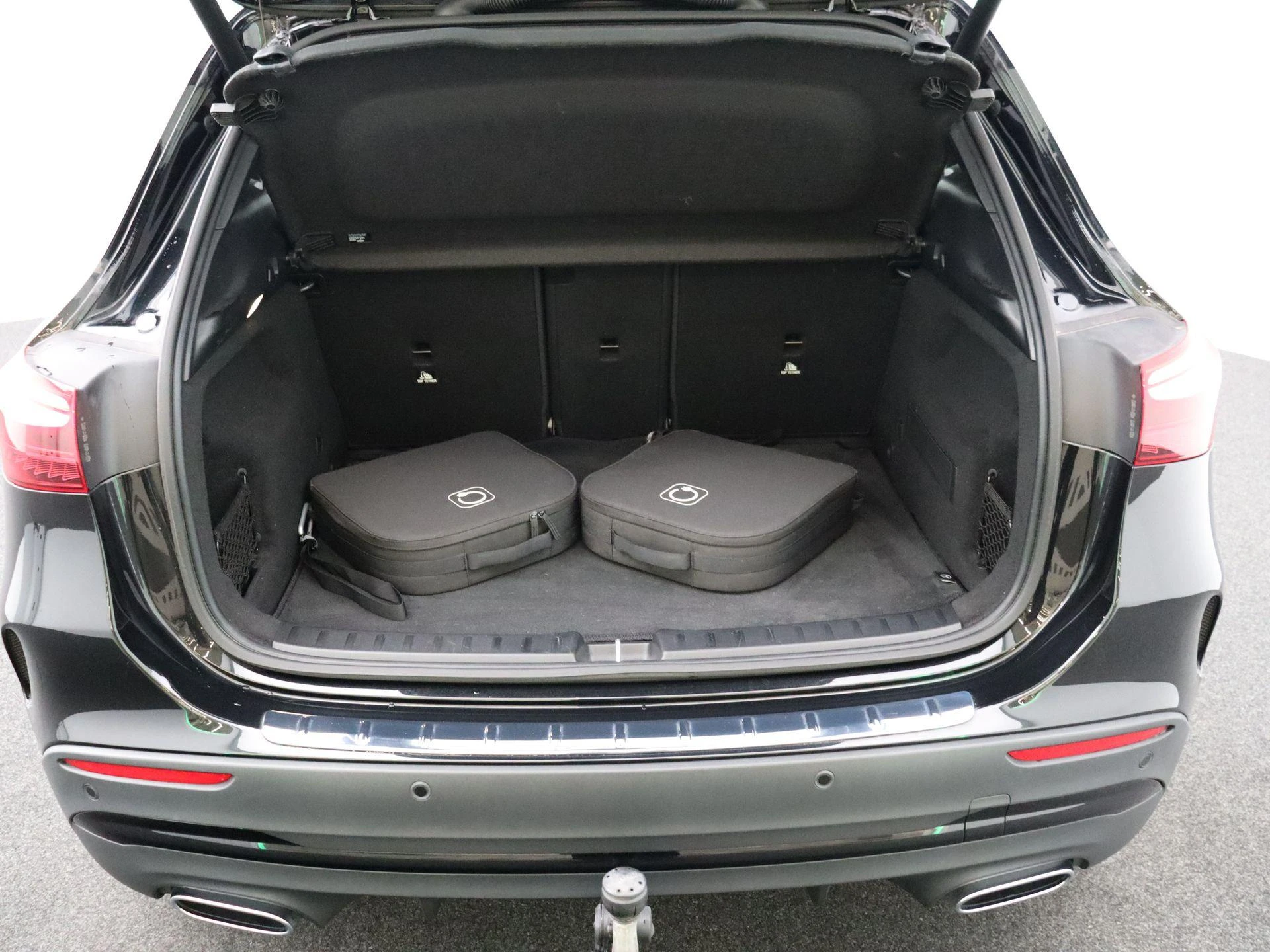 Mercedes-Benz-GLA-image-26