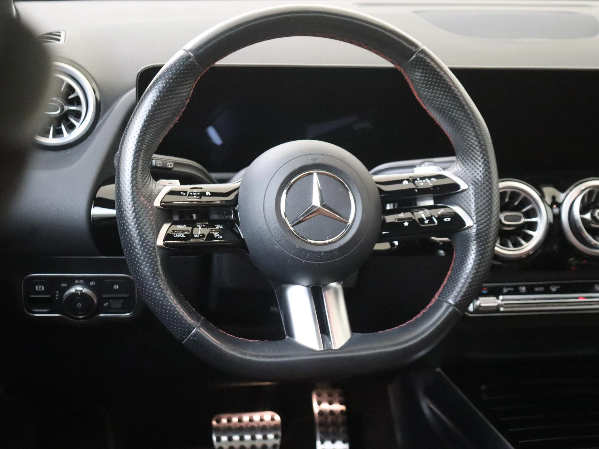 Mercedes-Benz-GLA-image-5