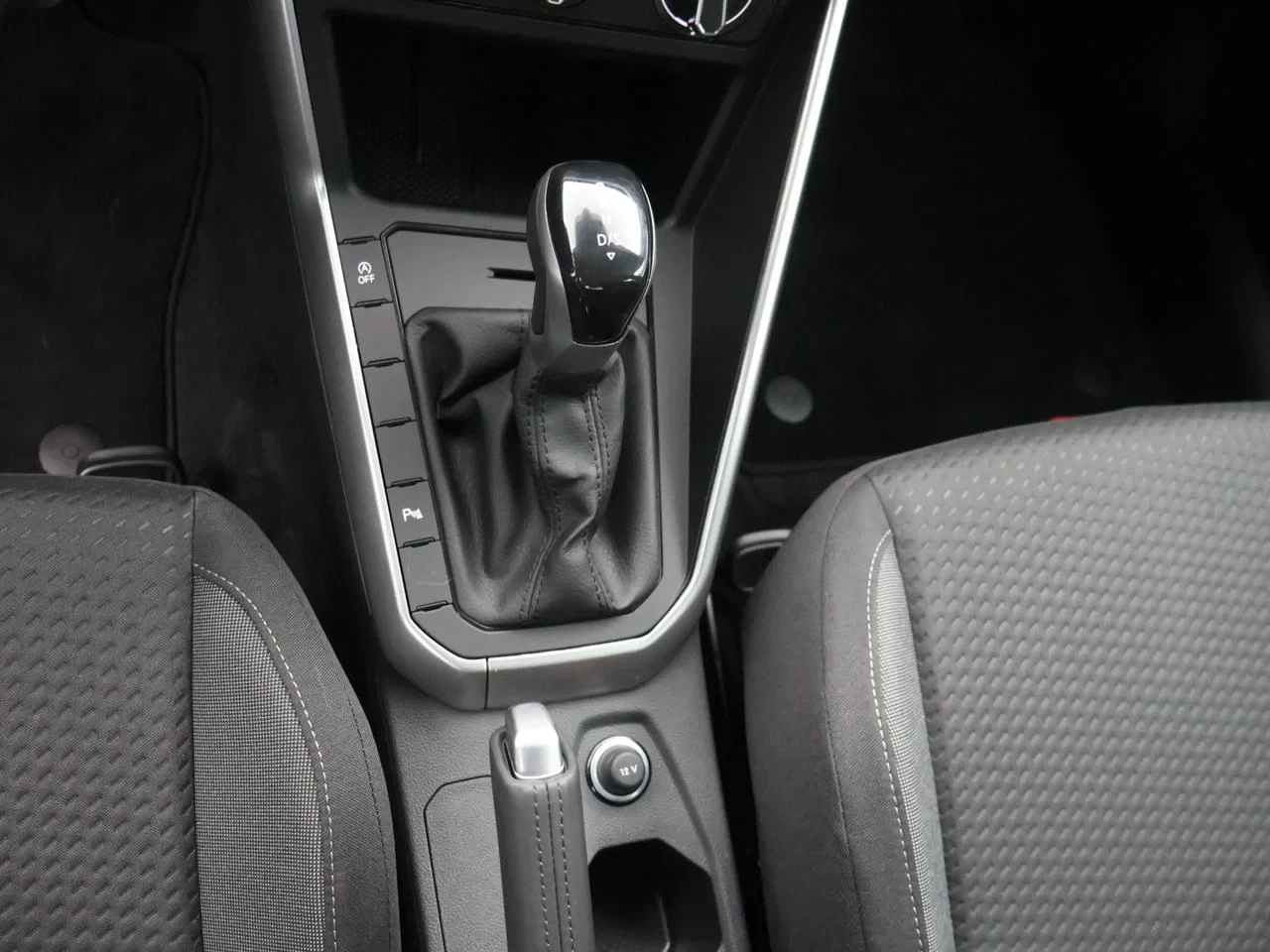 Volkswagen-Polo-image-8