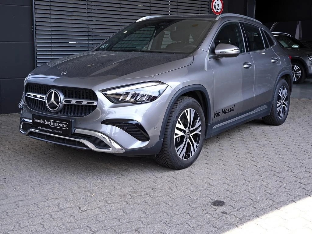 Mercedes-Benz-GLA 200 d-image-7